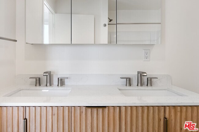 Building Photo - 8561 Belmont St