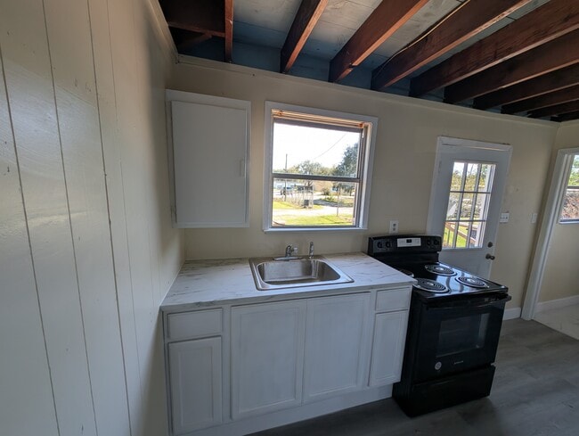 Building Photo - 2600 Shanks Rd