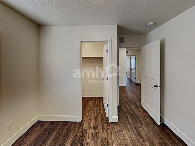 Building Photo - 6026 S Jordan Pkwy W