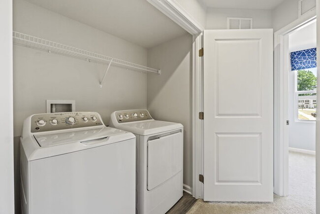 Building Photo - 3 bedroom 2.5 Bath Unfurnished Townhome fo...