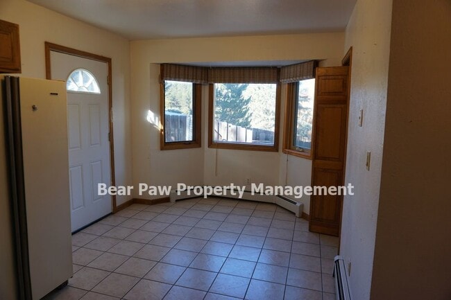 Building Photo - Great Duplex in North Evergreen!!
