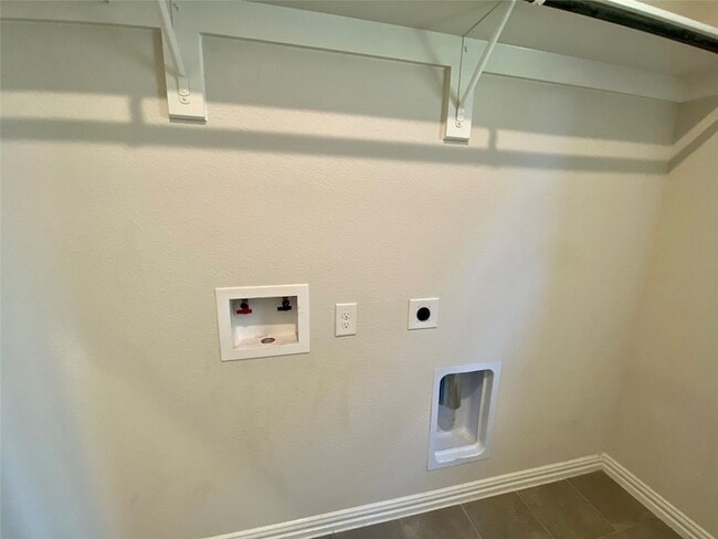 Building Photo - 1800 Canyon Ln