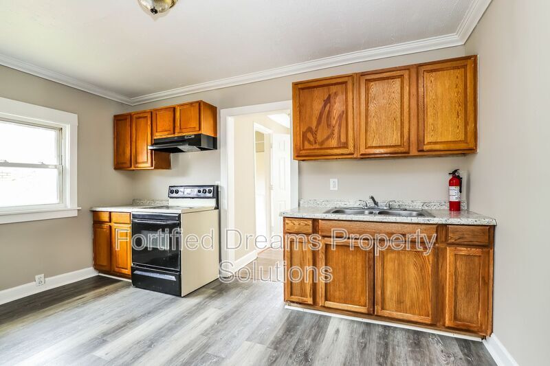 Building Photo - 3813 Southdale Ave