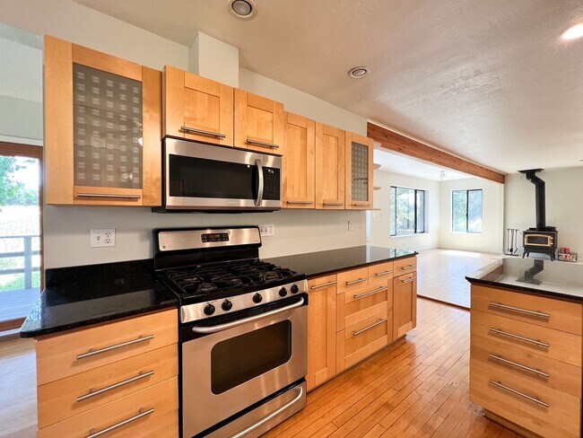 Building Photo - Vineyard-View Retreat with Bonus Room & Exceptional Outdoor Living