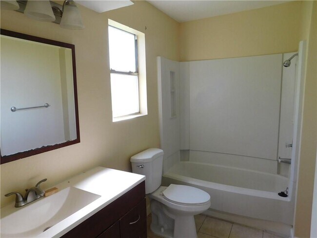 Building Photo - 1500 Mangrum St