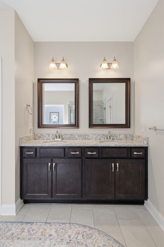 Building Photo - Luxury Executive Living in Sought-After Franklin Community