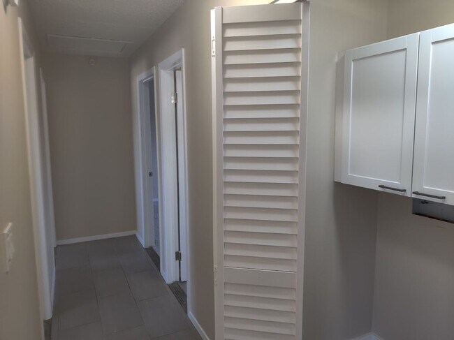 Building Photo - Quaint 3 bedroom Ranch Style Home Available!