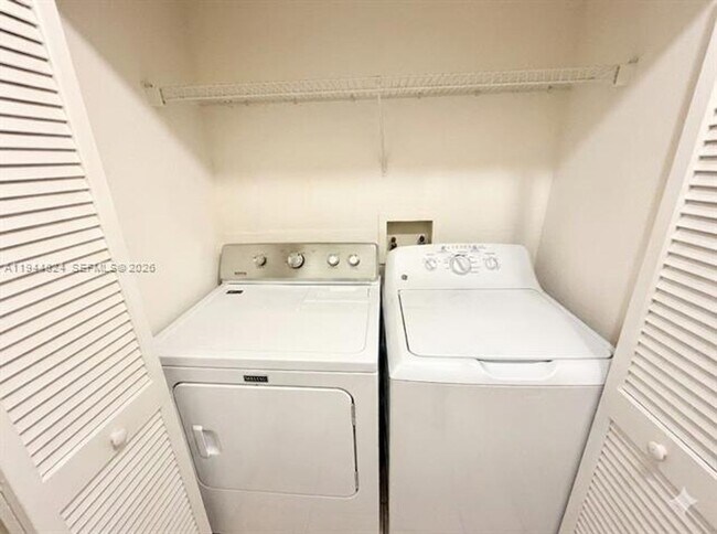 Building Photo - 6001 SW 70th St