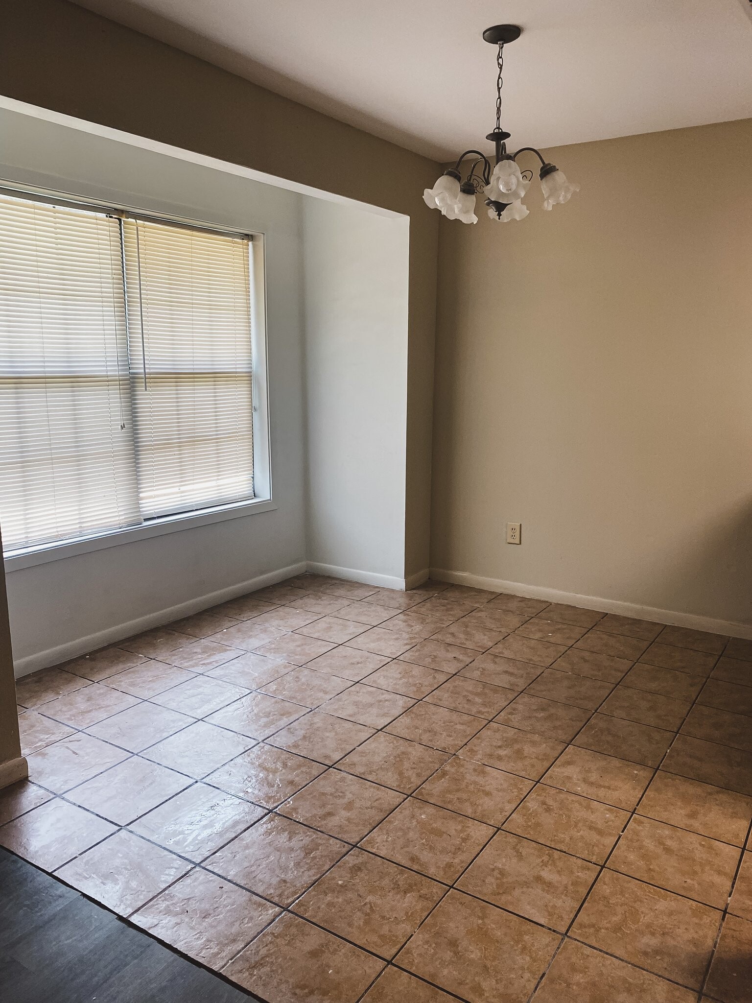 Building Photo - 200 Timberwood Dr
