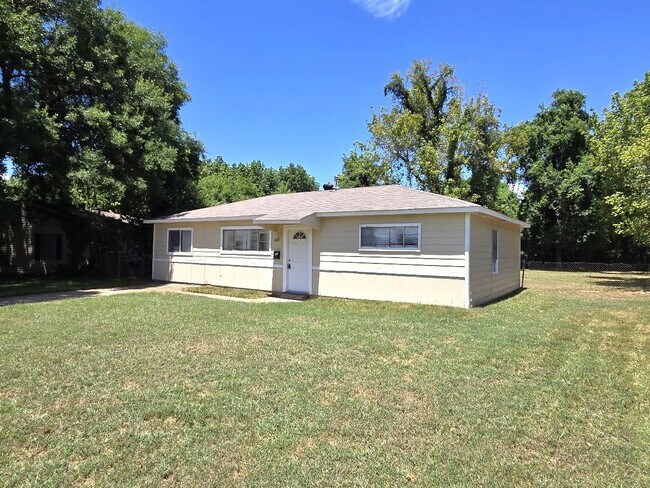 Building Photo - 3221 Rose Pl