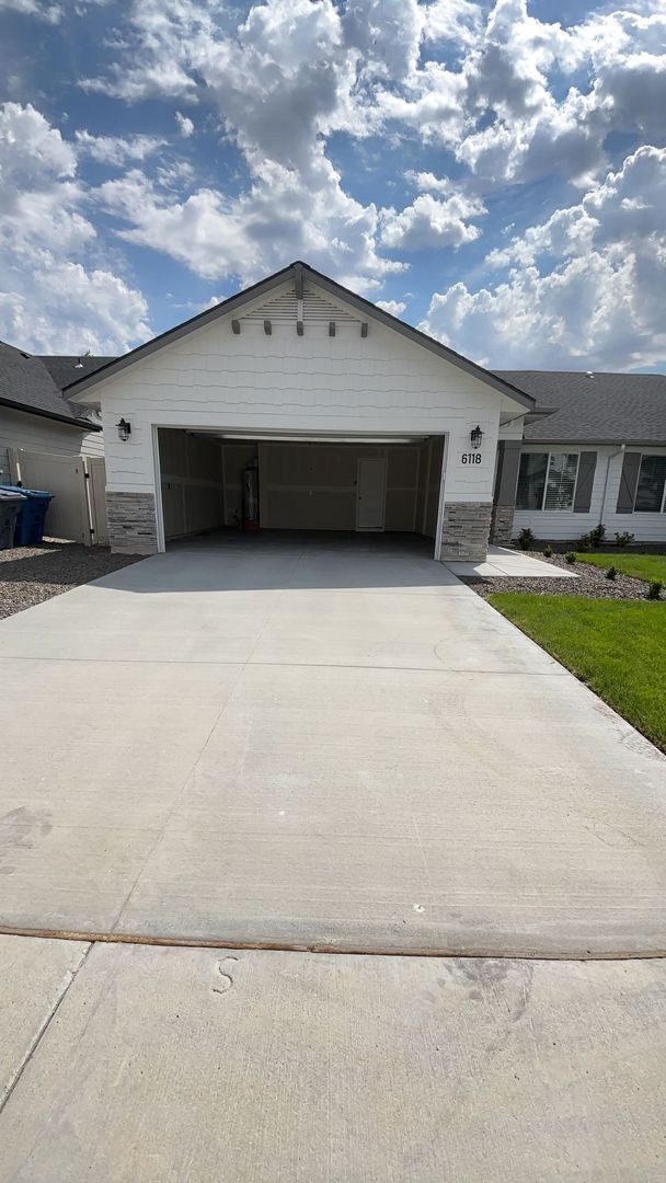 Building Photo - Roe Street Townhomes