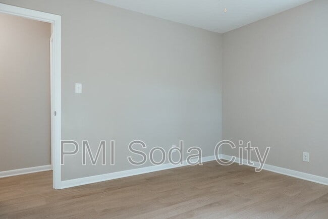 Building Photo - 2401 Truax Ln