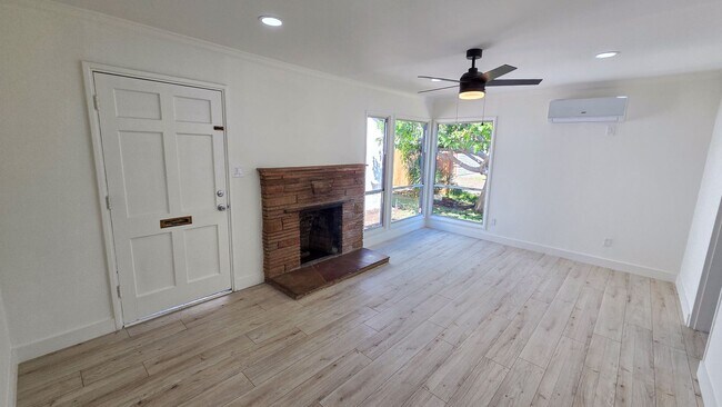 Building Photo - Beautifully Remodeled Detached 2 Bed 1 Bath Home with yard and pet friendly!