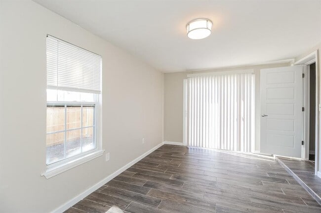 Building Photo - 8716 Tracy Dr