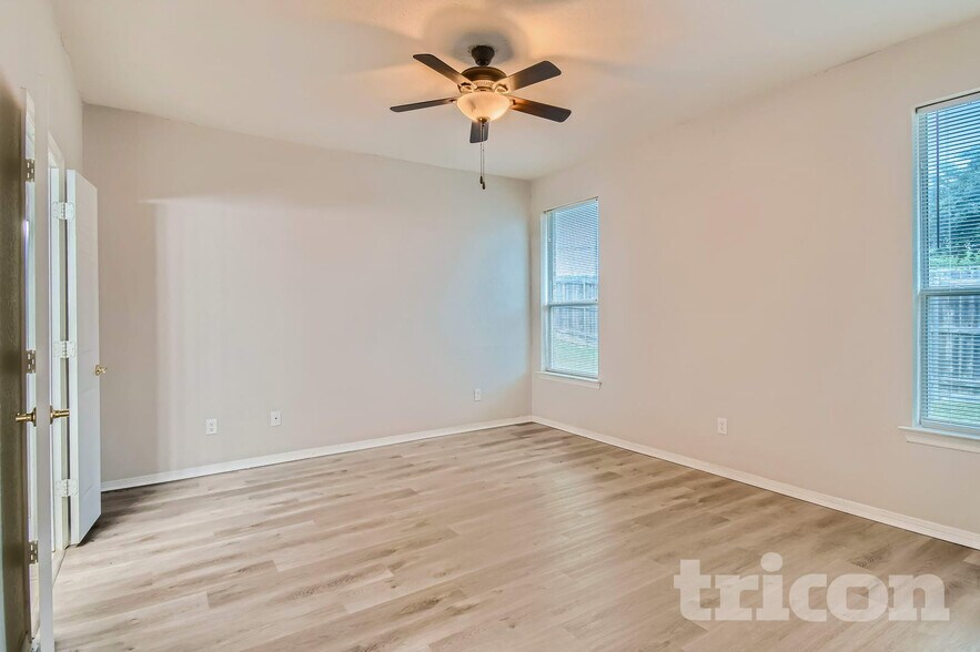 Building Photo - 7101 Crenshaw Dr