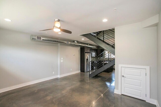 Building Photo - 1025 Dickerson Pike