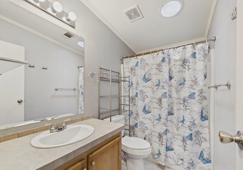 Building Photo - 111 Honeydew Ln