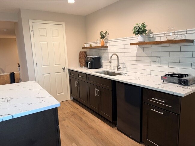 Building Photo - Home For Rent Elkhorn
