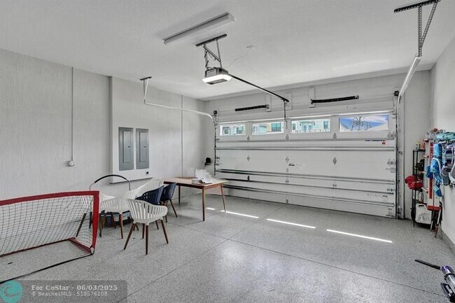 Building Photo - 2622 NW 87th Ter