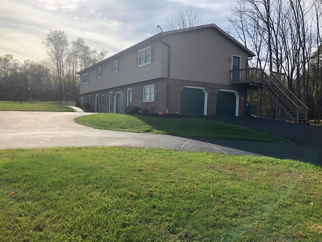 Building Photo - 710 S Mountain Rd