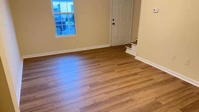 Building Photo - Ideal Home Located in the City Limits