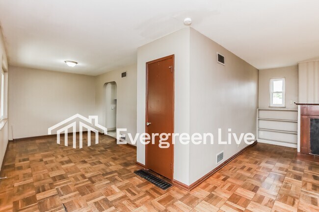 Building Photo - 4616 Redwood Dr