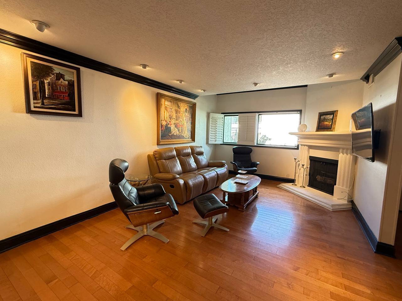 Building Photo - 21620 Burbank Blvd