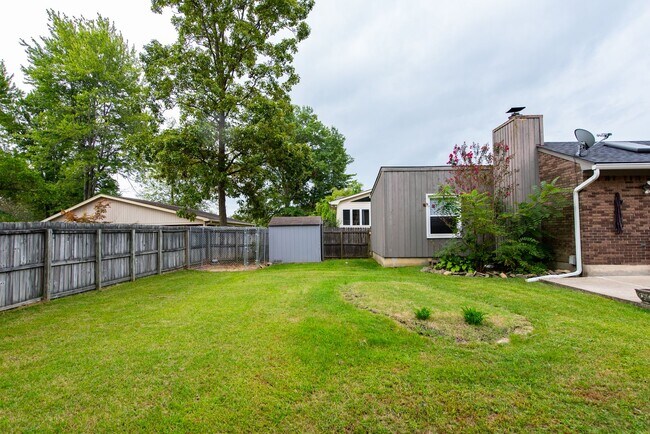 Building Photo - Awesome ranch home in Farmgate Subdivision