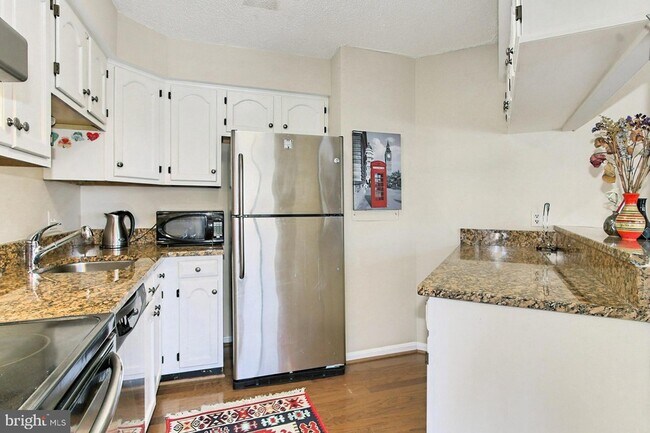 Building Photo - 1301 N Courthouse Rd