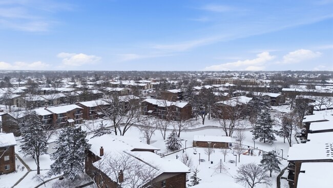 Building Photo - 2556 Waterbury Dr