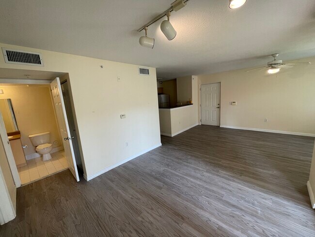 Building Photo - 4220 San Marino Blvd