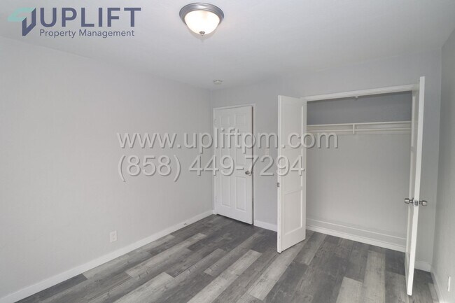 Building Photo - Swift Ave (4233-4239)