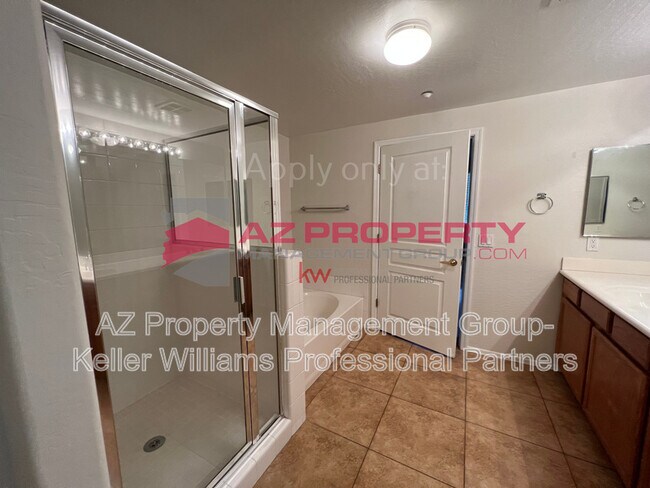 Building Photo - 955 E Knox Rd