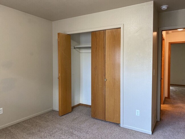 Building Photo - STUDENTS WELCOME! Single-Family Home Walking Distance to CSU!