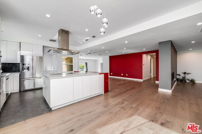 Building Photo - 523 E Fairmount Rd