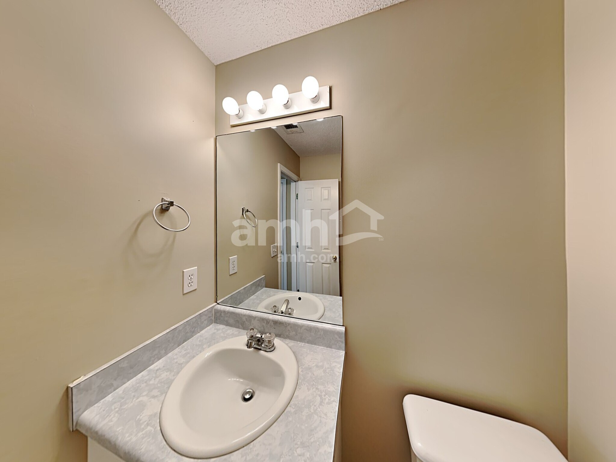 Building Photo - 47 Trotters Way