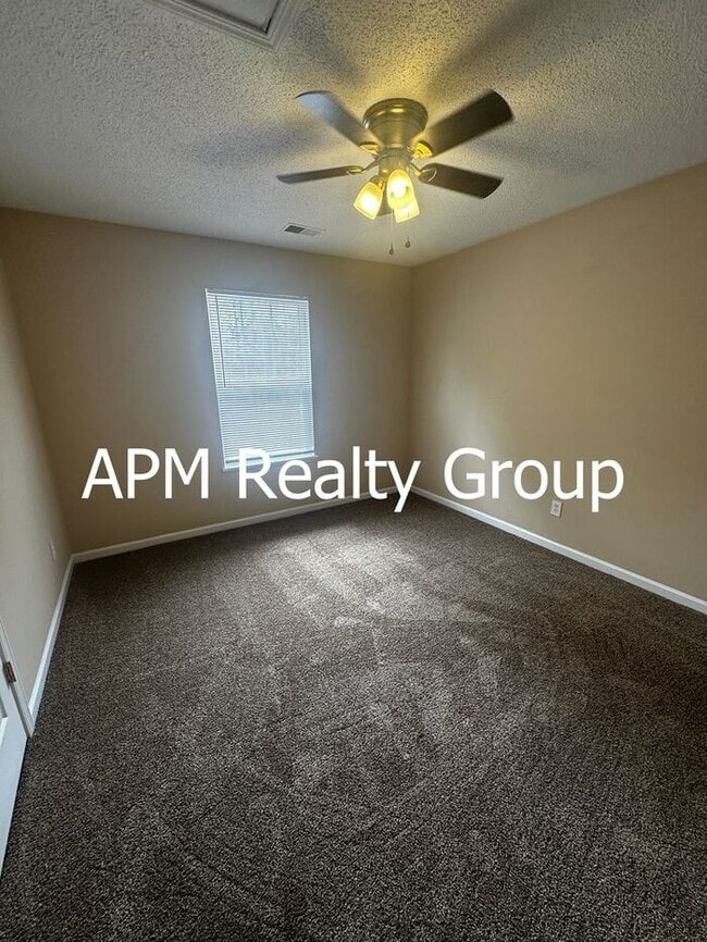 Building Photo - Spacious & Inviting Home Perfect for Comfortable Everyday Living