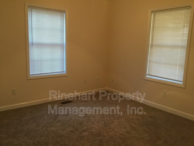 Building Photo - 1444 Edgewood Dr