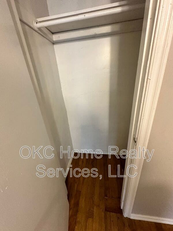 Building Photo - 804 E Steed Dr