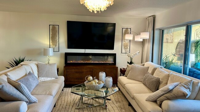 Building Photo - 561 Casa Bella Dr