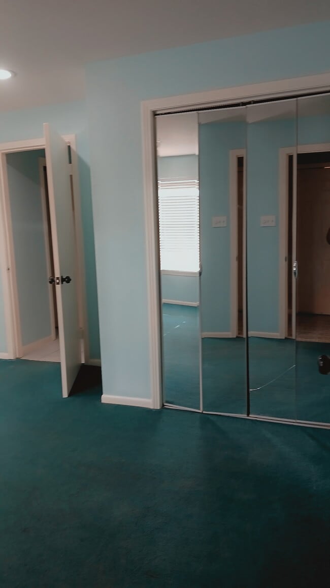 Building Photo - 115 Coyle Pl