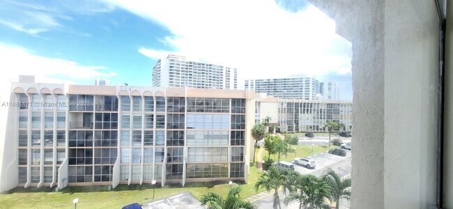 Building Photo - 601 Three Islands Boulevard