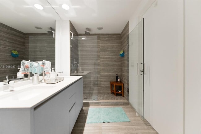 Building Photo - 1010 Brickell Ave