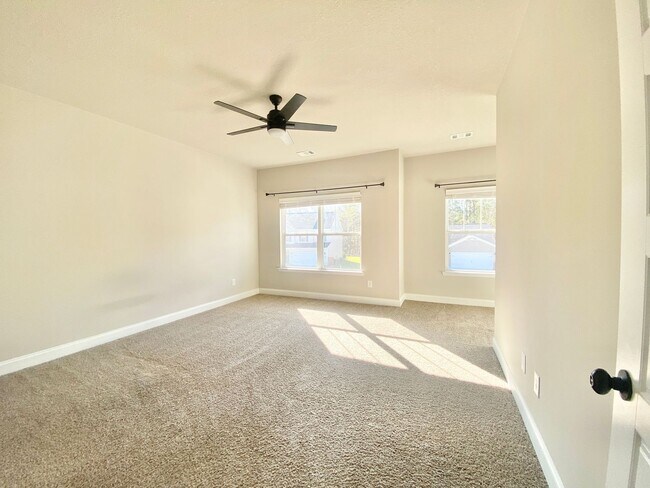 Building Photo - $1000 OFF 1st month rent!!!!Guyton Beauty!...