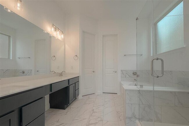 Building Photo - 2040 Terra Rose Dr