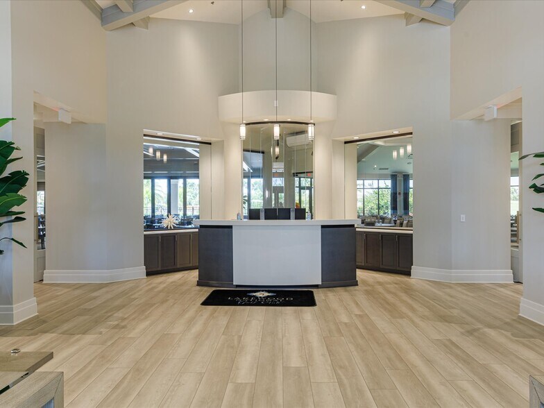 Building Photo - 5558 Palmer Cir