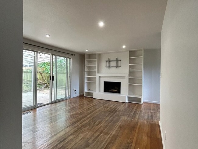 Building Photo - Charming 3-Bedroom Rambler in Seatac Avail...