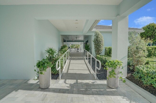 Building Photo - 2687 N Ocean Blvd