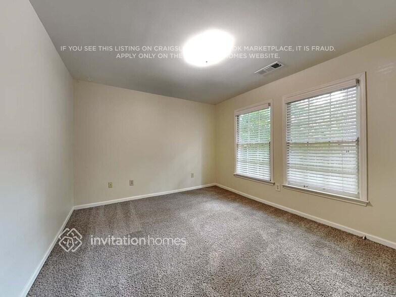 Building Photo - 9320 N Lake Dr