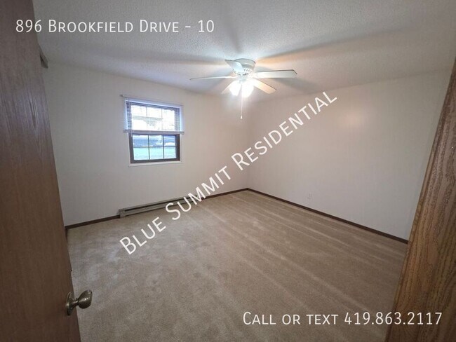 Building Photo - 896 Brookfield Dr